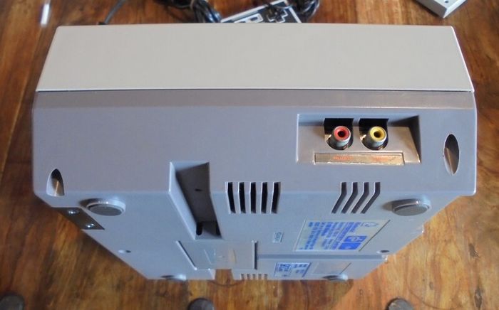 Nintendo NES + 2 Controllers + Power supply + Region Free-Pal A/B