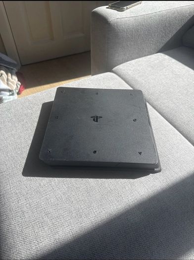 PS4 SILM With One Click Controller Brand New Condition .( Barely Uses ).  1x Console  1x Controller  1x Power Cable