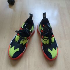 Basketball shoes