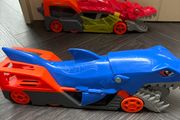 Hot wheels battling creatures