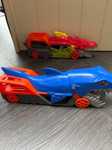 Hot wheels battling creatures