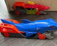 Hot wheels battling creatures