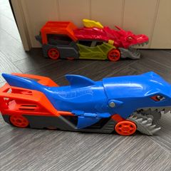 Hot wheels battling creatures