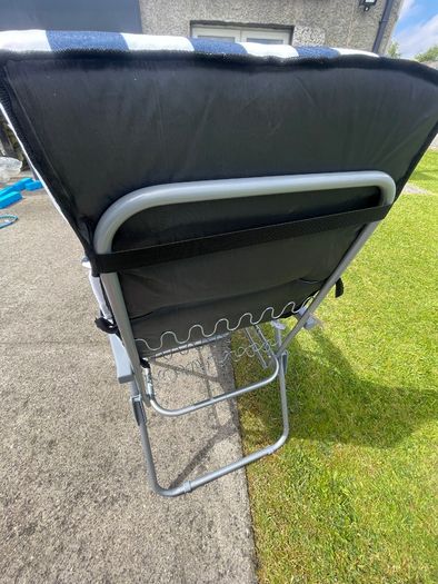 2 Sun loungers with navy and white cushion