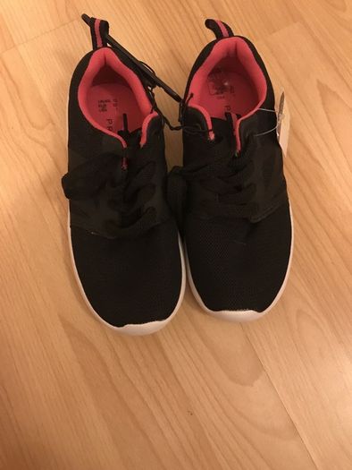 Girls runners bnwt size 13