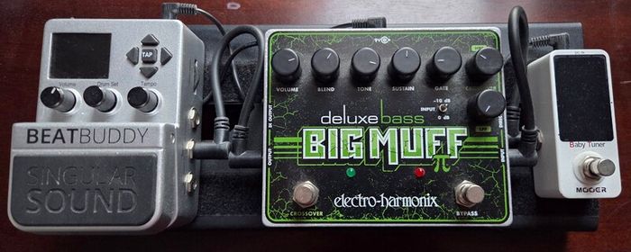 Bass pedal board Tuner BeatBuddy Big Muff Pi Deluxe bass