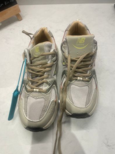 New Balance 530 trainers