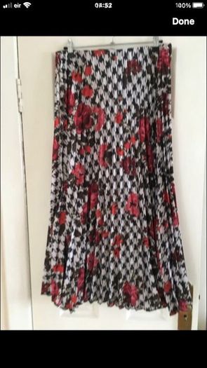 Ladies stunning skirt size M