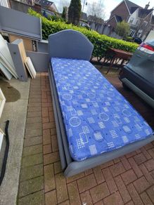 single bed with materres