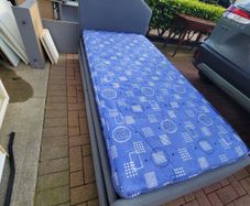 single bed with materres