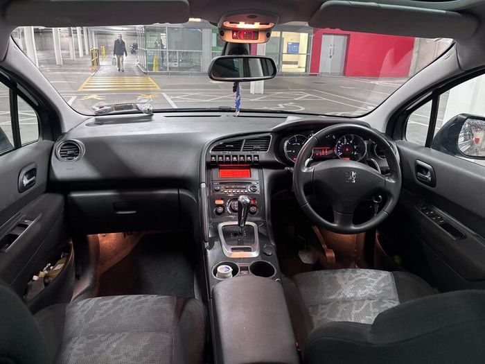 Peugeot 3008 automatic  2010 new nct