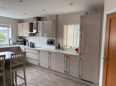 High Gloss Kube Kitchen