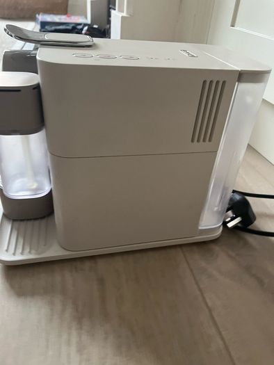 Nespresso Lattissima One and Descaling Kit