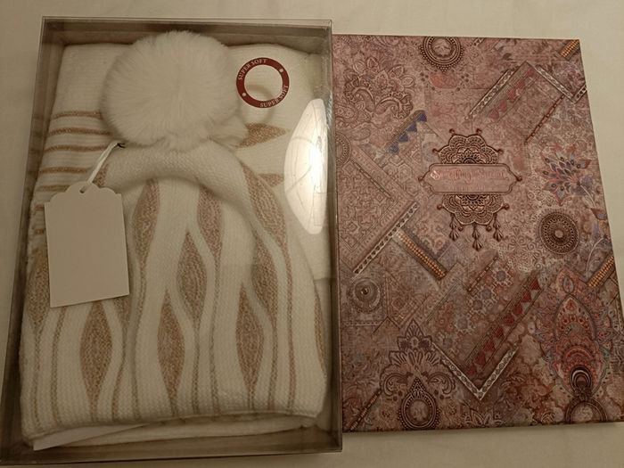 Women/Girl Winter Hat and Scarf Set