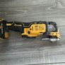 DEWALT 18V XR brushless cordless oscillating multi-tool Image 3