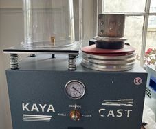 Vacuum casting machine