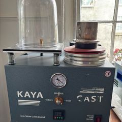 Vacuum casting machine