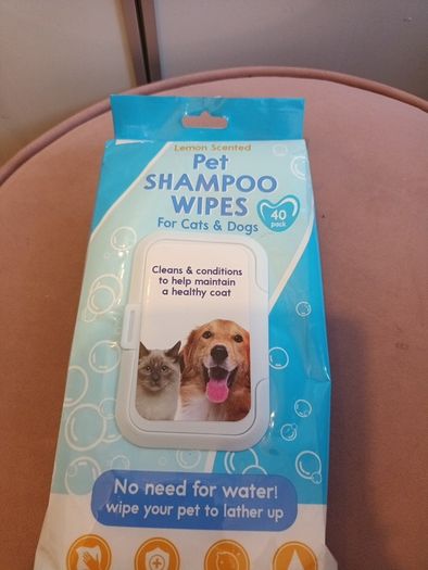 Pet shampoo wipes