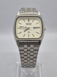 Vintage Seiko 8123 5270 English-French days