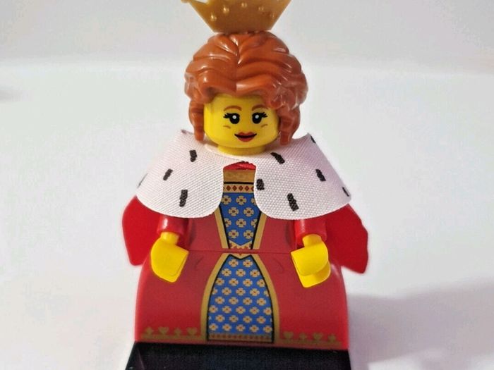 Lego QUEEN Minifigure Lego Series 15 Lego Minifigure