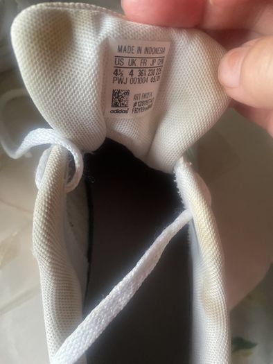 girls white adidas runners