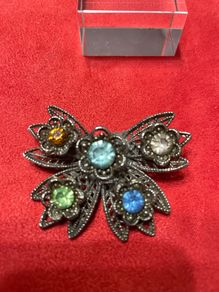 Beautiful vintage Brooch