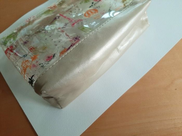 Roger & Gallet toiletry bag