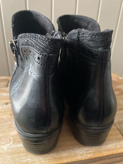 womens ankle boots Caprice black leather lined size 6