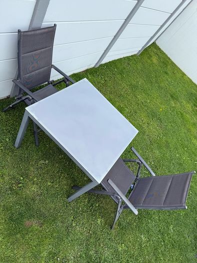 For free garden table and two chairs.