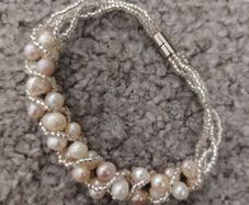 pearls bracelet