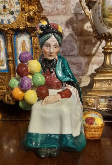 The Old Balloon Seller figurine