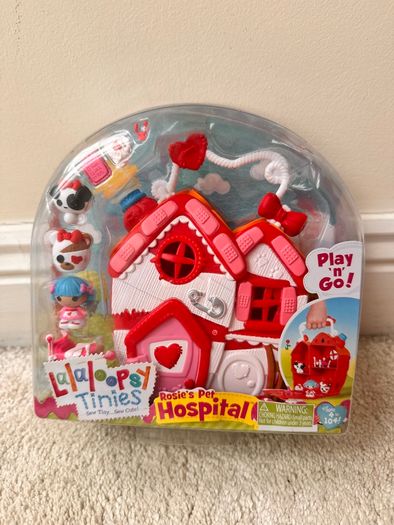 Lalaloopsy Tinies Rosie's Pet Hospital Playset Damaged Box Please see photos