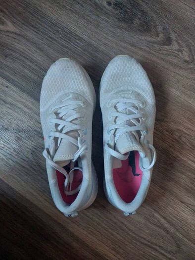 ladies nikes