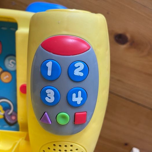 Fisher Price Laugh & Learn Smart Stages Chair in Yellow