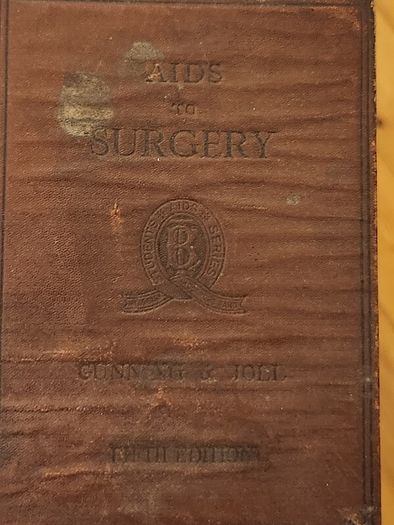 Aids To Surgery. By Joseph Cunning And Cecil A. Joll. 5th Edition 1924 Hardback In Fair Condition. See Photos For Same.