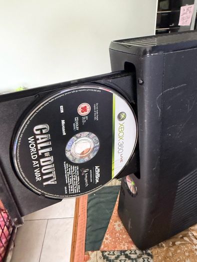 Xbox 360, no controller.
