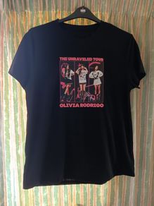 Black Olivia Rodrigo The Unraveled Tour Design T Shirt. Asian Size XL - Width: 53cm, Length 67cm.