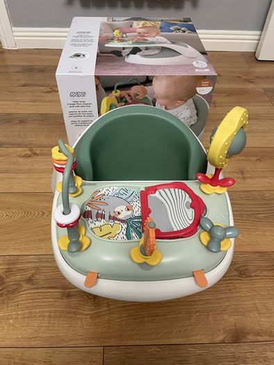 Snug Floor Seat with Activity Tray