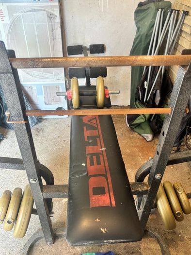Delta Weight Bench, Barbell & 31.6kg Weights
