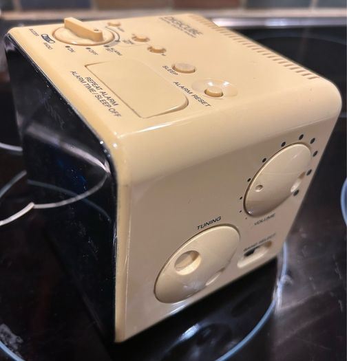 SONY Digicube ICF-C10L Digital Alarm Clock