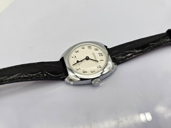 1970s Vintage Lady's Mechanical Wind up German made Watch