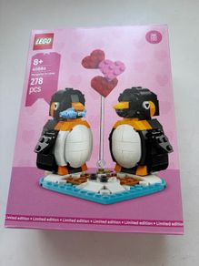 Lego penguins in love