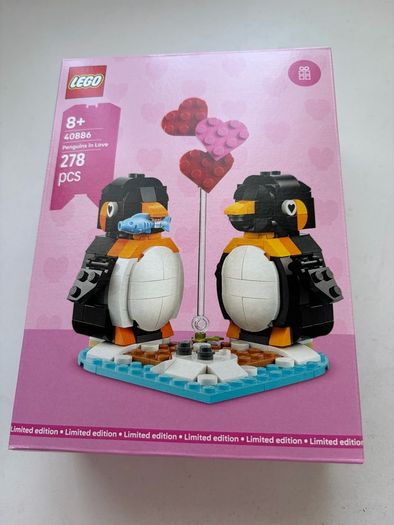 Lego penguins in love