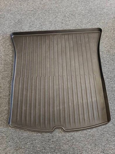 Tesla Model Y rubber boot mat