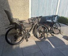 Not 1 but 2 giant hybrid bikes, excellent conditio