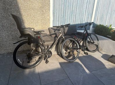 Not 1 but 2 giant hybrid bikes, excellent conditio