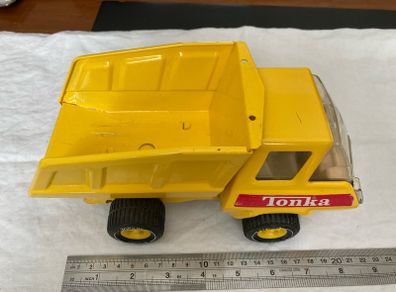 Tonka tipper truck, yellow. In mint condition.