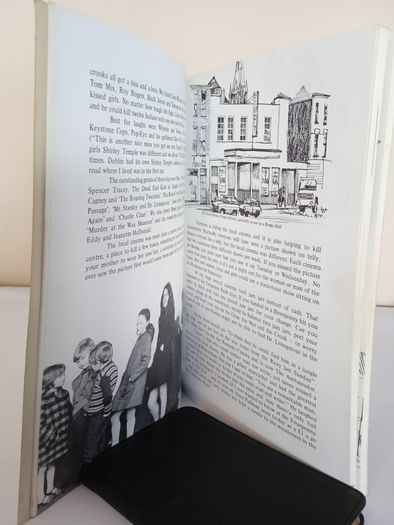 Me Jewel and Darlin' Dublin by Eamonn MacThomais. Illustrated by Michael O'Brien (HQ859)