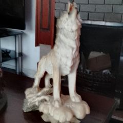 Statue Wolf