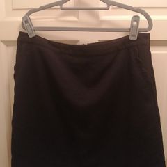Black scallop edge skirt size 16